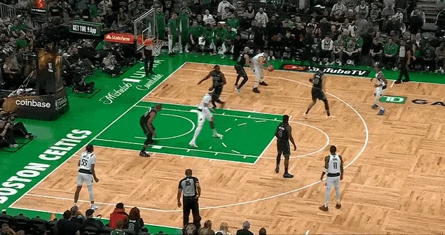 想要什么就得到什么！东契奇转身将怀特留在原地 后仰跳投命中